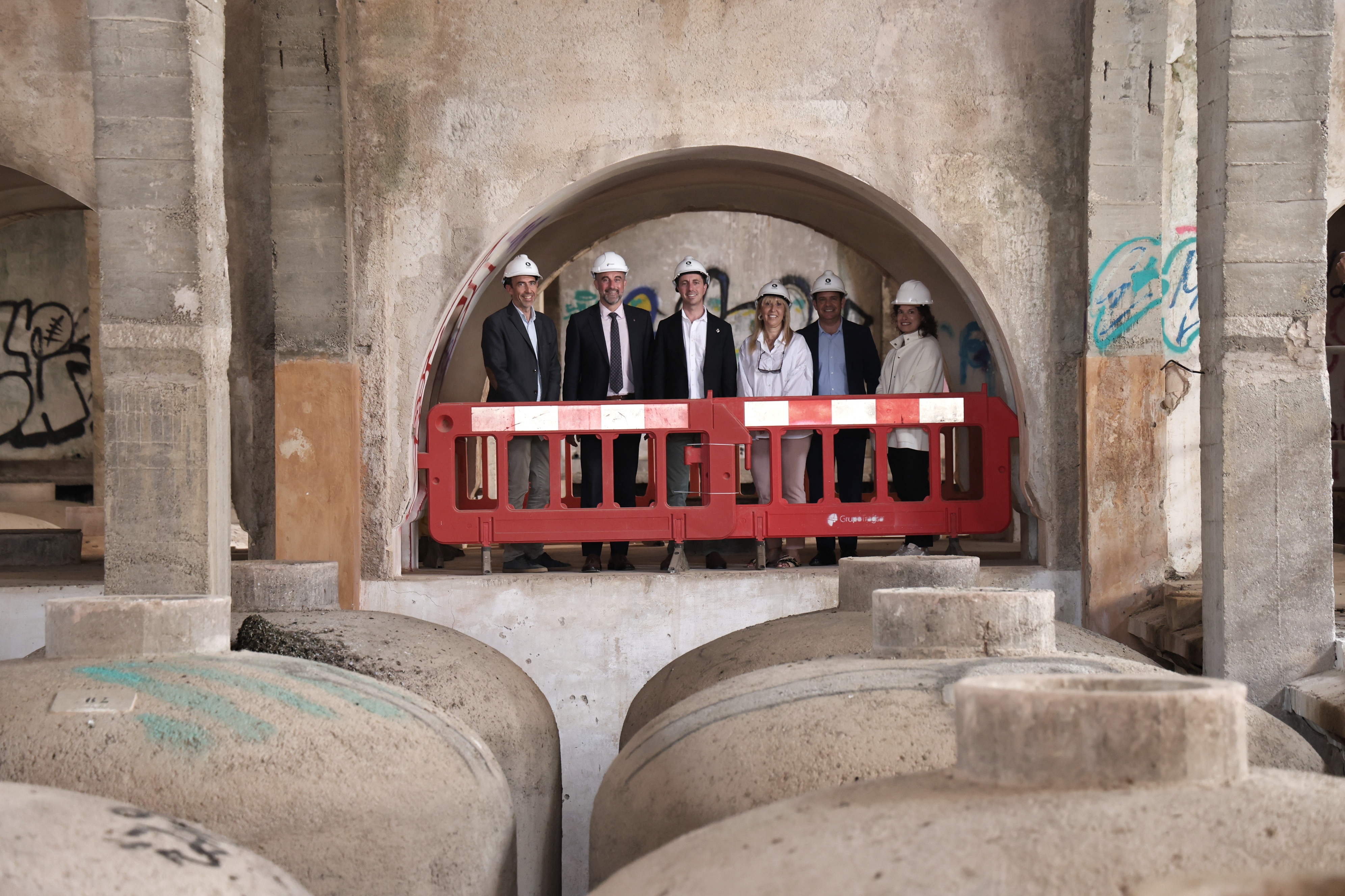 El president, Llorenç Galmés, a la visita dels joves arquitectes d'Europan 18 a Es Sindicat de Felanitx amb el conseller d’Habitatge, Territori i Mobilitat del Govern de les Illes Balear i la batlessa de Felanitx.  