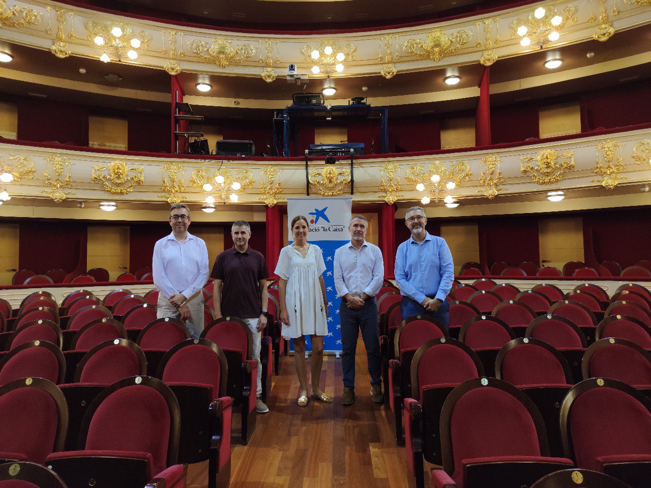 Firma del convenio entre el Teatre Principal y la Fundación 