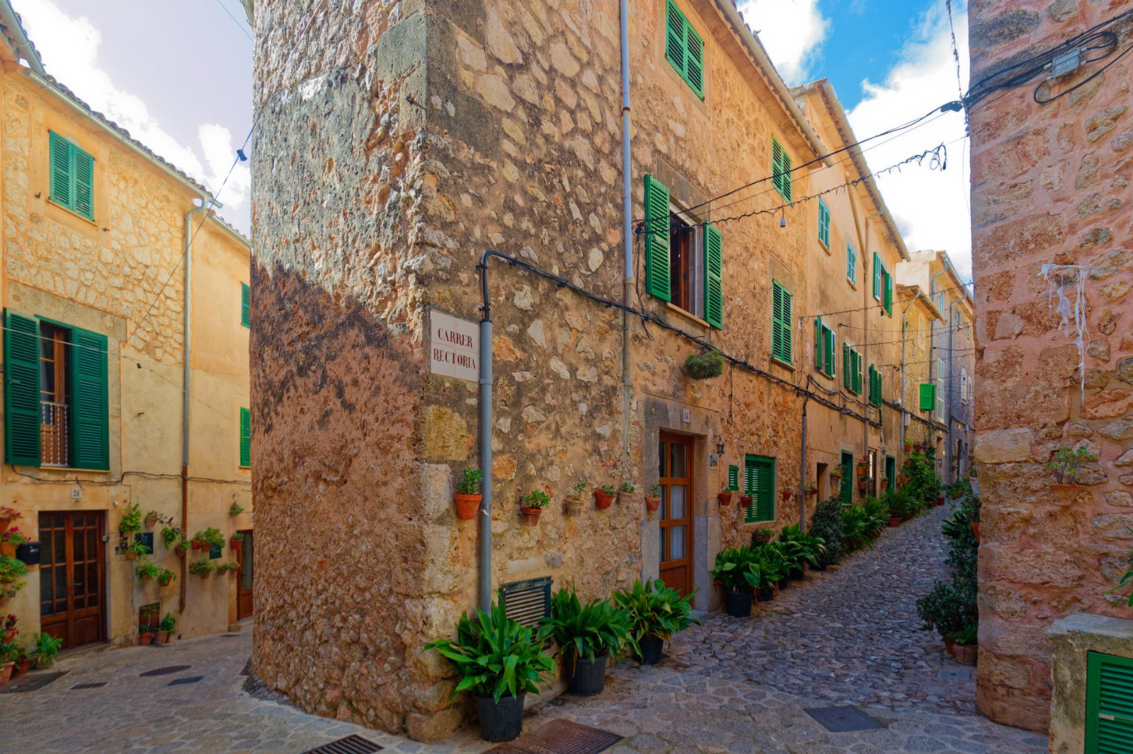 Segon premi d'honor de la categoria pobles de la Serra: Carrer Rectoria, de Sebastián Antonio Bota Ferragut.