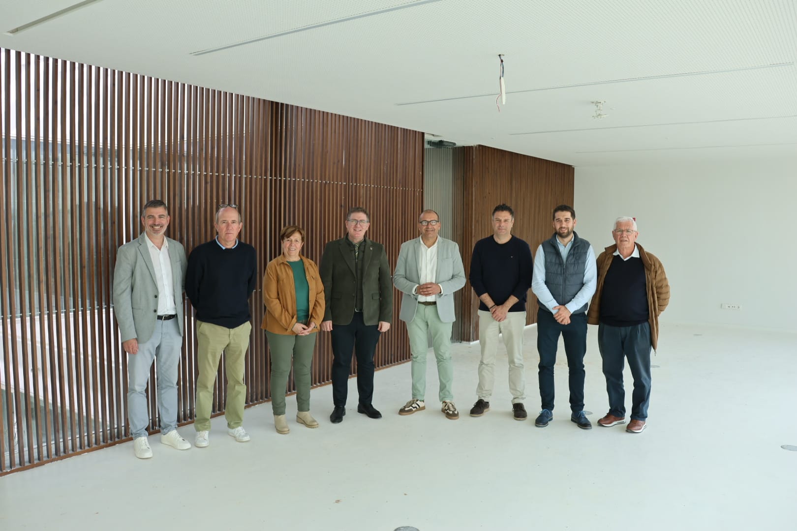 Imatges de la visita a l'edifici multiusos Cala d'Or 