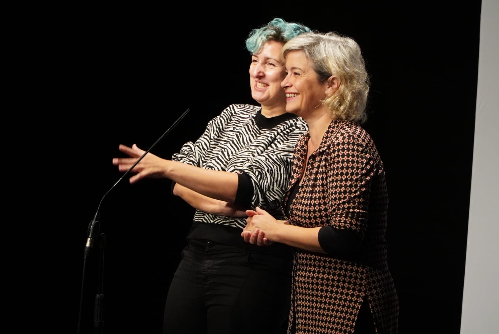 La directora de l’obra, Marta Aran, i l’autora de l’obra, Aina de Cos