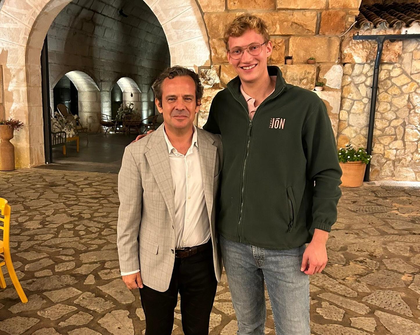 El consejero y el director general y enólogo de Terra IóN, Domenic Amat