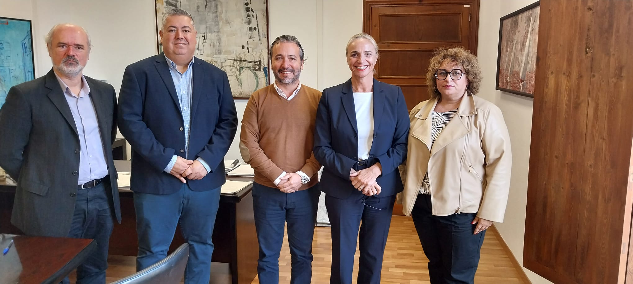 Reunió del conseller de Territori, Fernando Rubio, amb la Federació Hotelera de Mallorca.