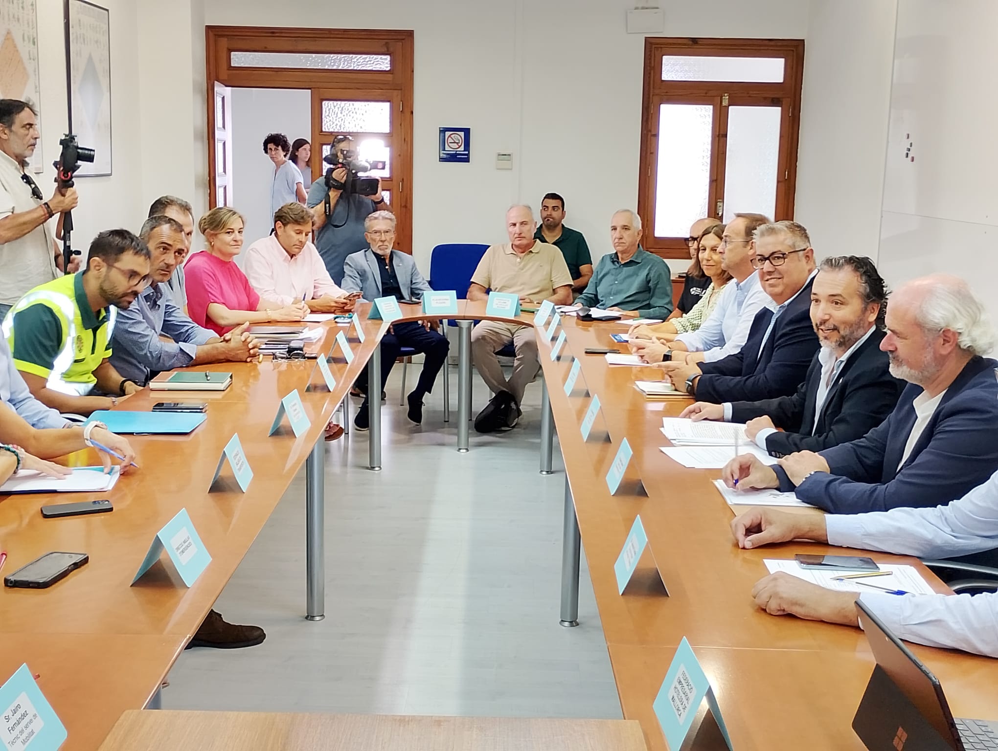 El conseller de Territori, Mobilitat i Infraestructures amb representants de la Federació Balear de ciclisme, DGT i diferents associacions i institucions.