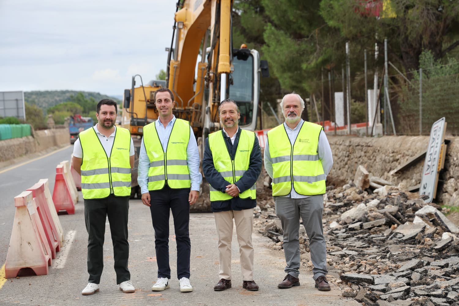 Visita del Consell de Mallorca a les obres del vial cívic d'Alaró.