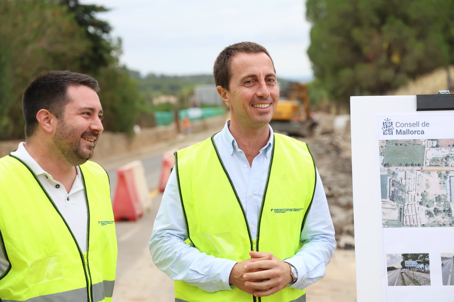 El President del Consell de Mallorca, Llorenç Galmés, i el batle d'Alaró, Llorenç Perelló.