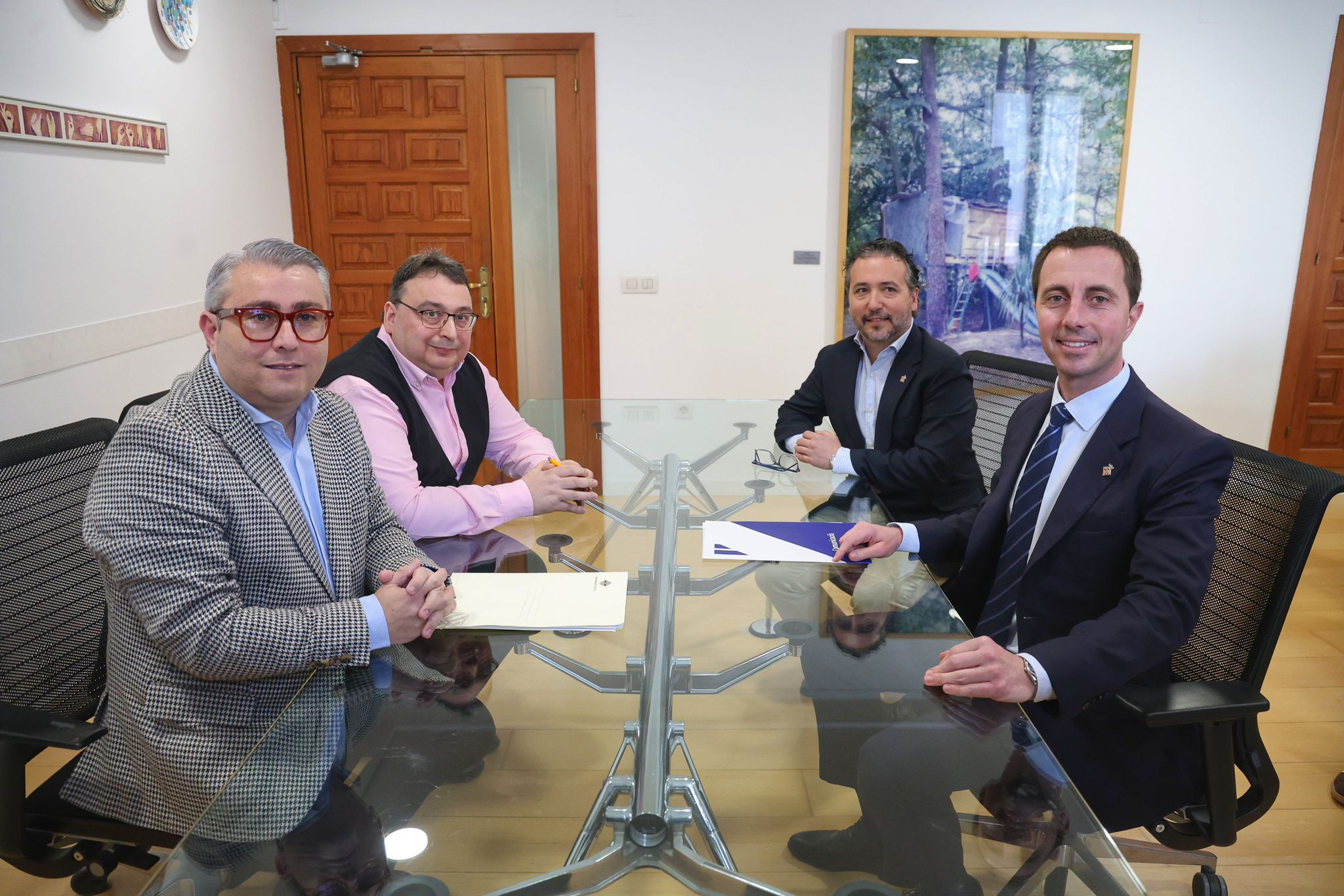 Imatge de la reunió entre el president Galmés, el batle Moreno, el conseller Rubio i el tienent de batle Caballero.