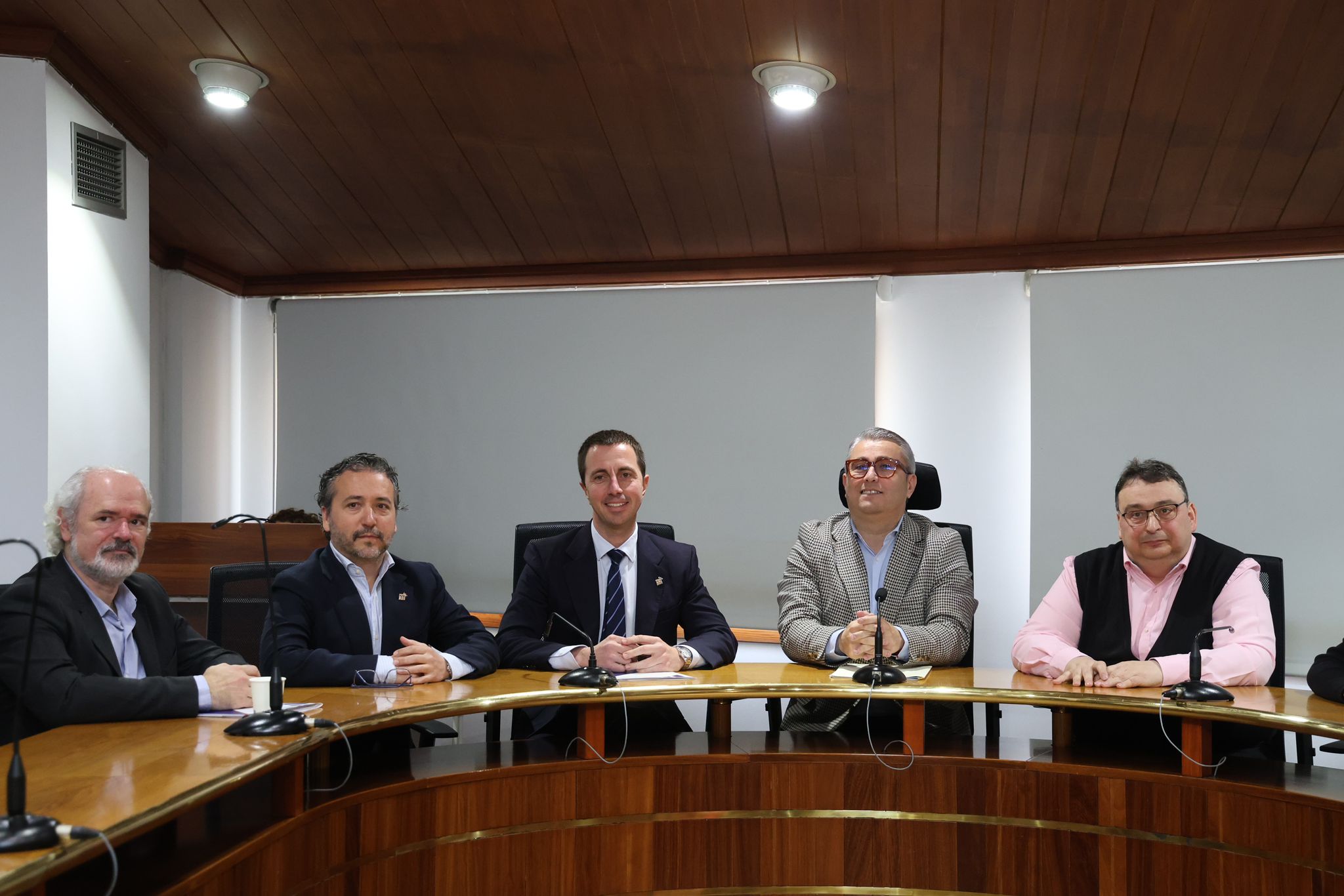 Trobada amb els portaveus muncipals d'Inca a la sala de plens.