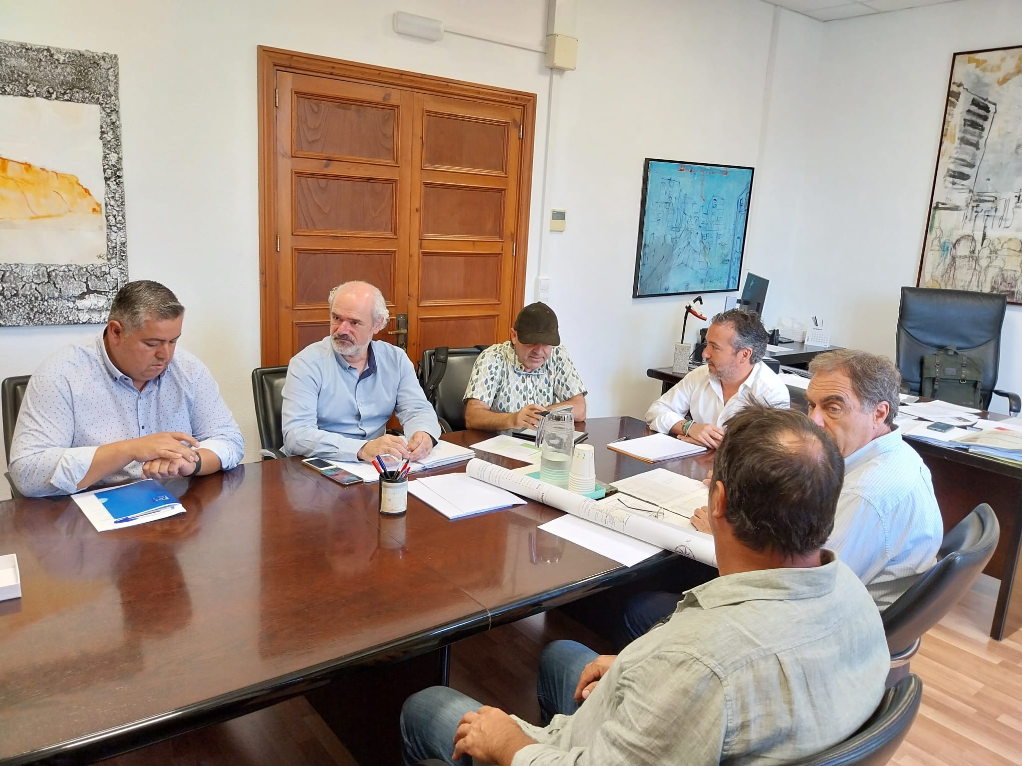 Los representantes de los vecinos han expuesto la problemática que sufren en la carretera de la Serra.