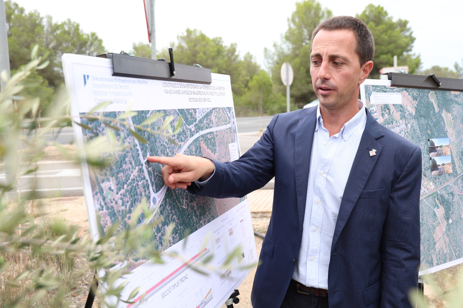 El president del Consell Llorenç Galmés explicant el projecte de les urbanitzacions de Llucmajor.