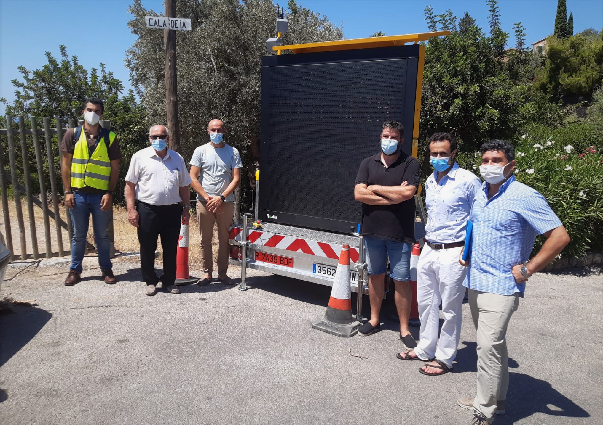 El Departament de Mobilitat i Infraestructures instal·la la primera estació mòbil d'aforaments per controlar els accessos a cala Deià