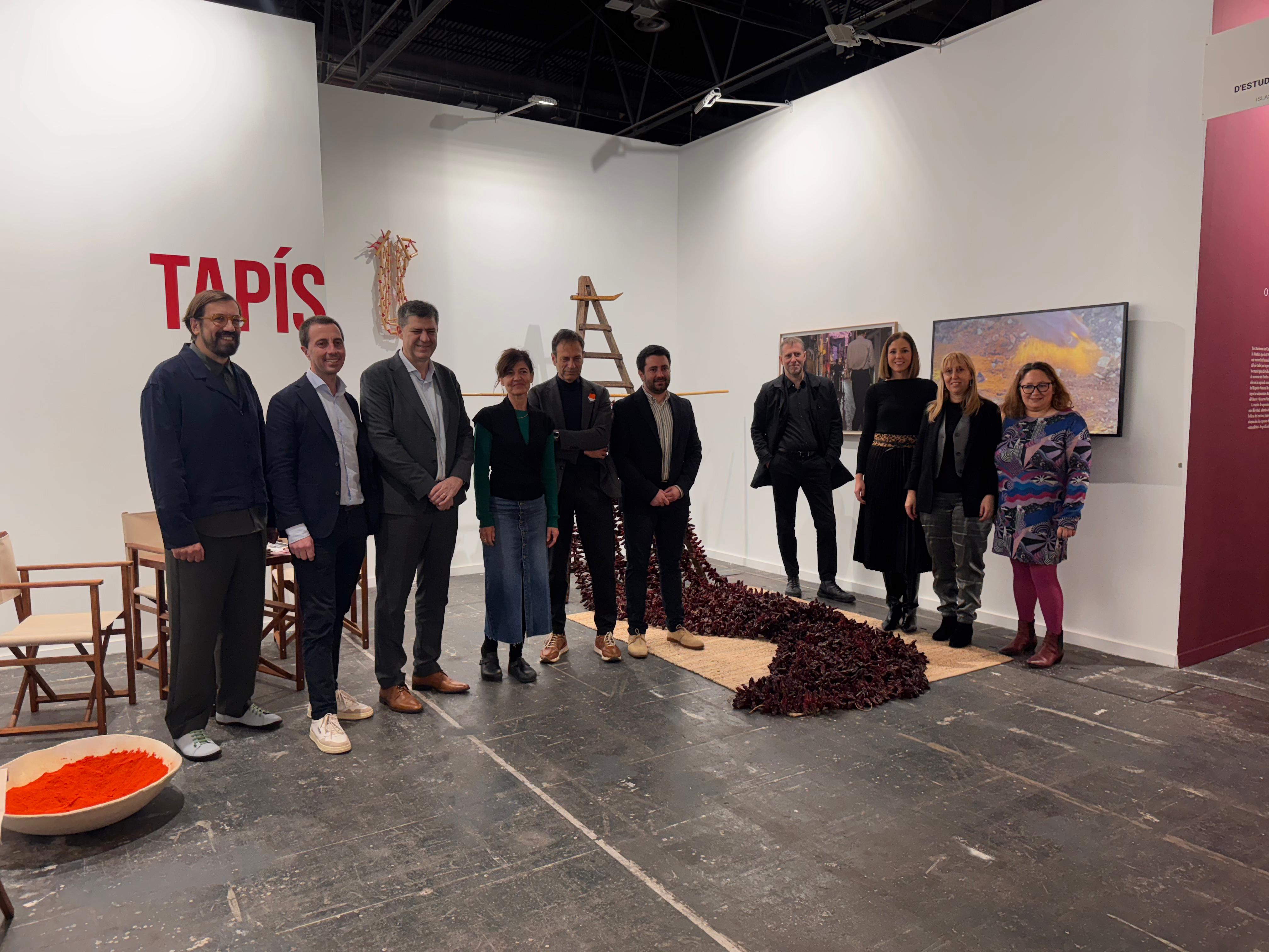 Moment de la visita del president del Consell de Mallorca, Llorenç Galmés i la vicepresidenta i consellera de Cultura i Patrimoni, Antònia Roca a la fira internacional ARCO Madrid