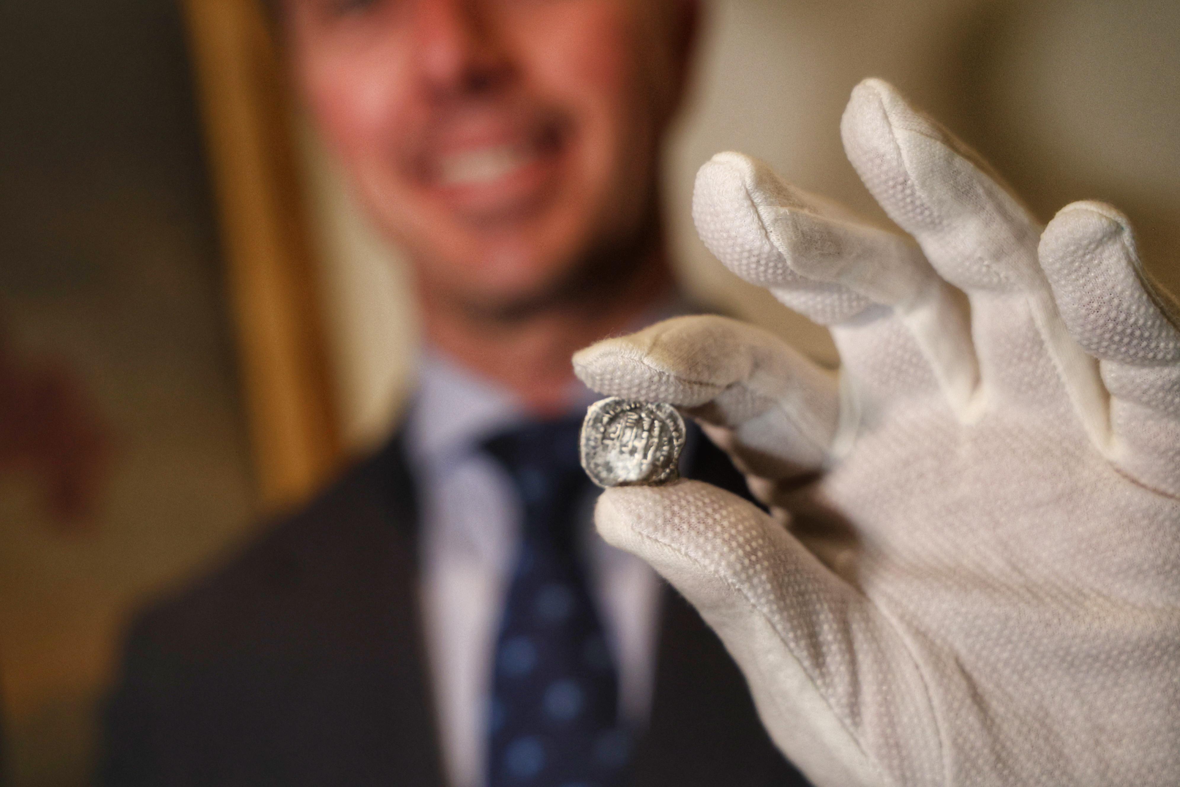 La moneda més antiga de la col·lecció del Museu de Mallorca: un dírham de l’any 1044 dC