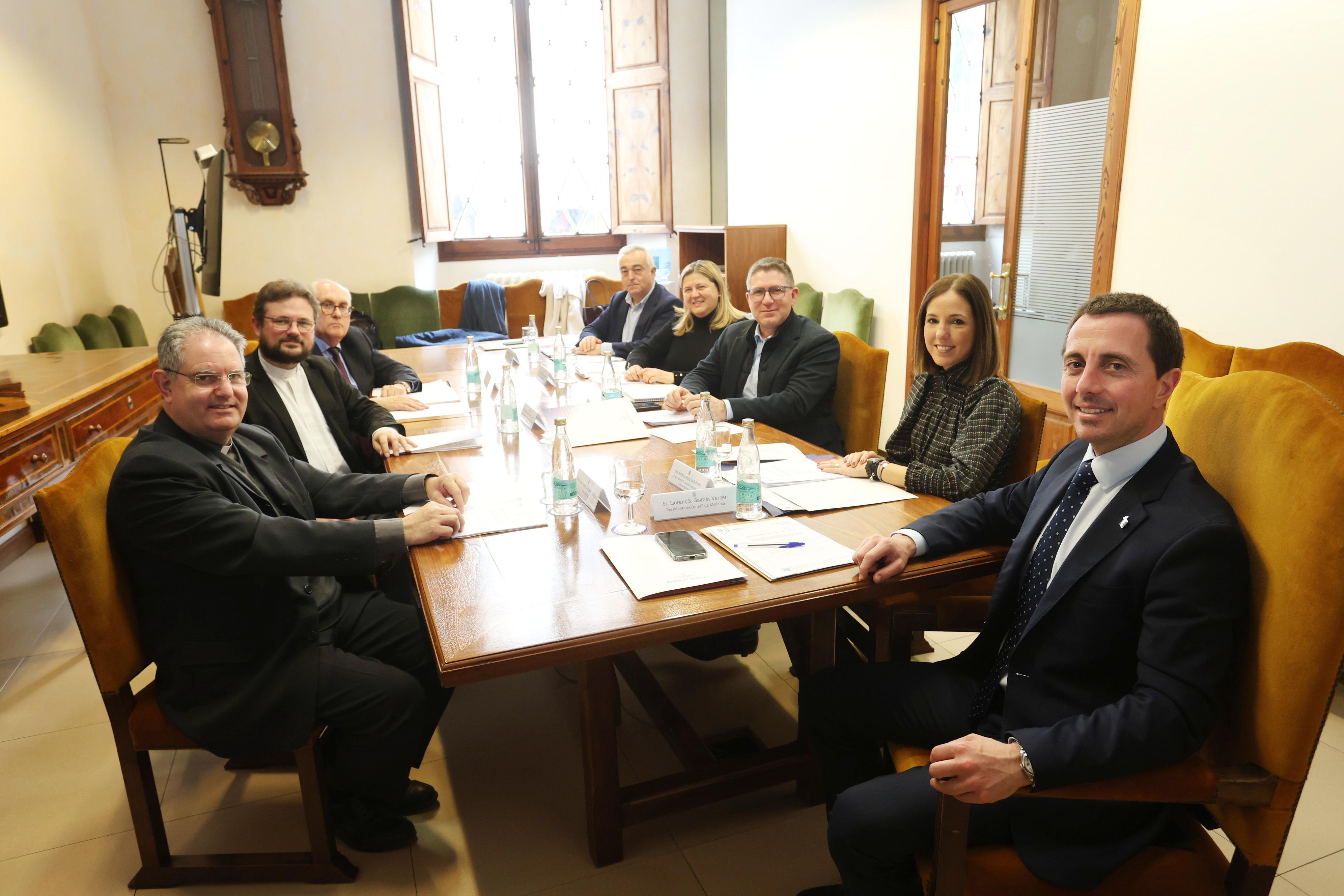 Moment de la reunió entre el Consell de Mallorca i el Bisbat de Mallorca