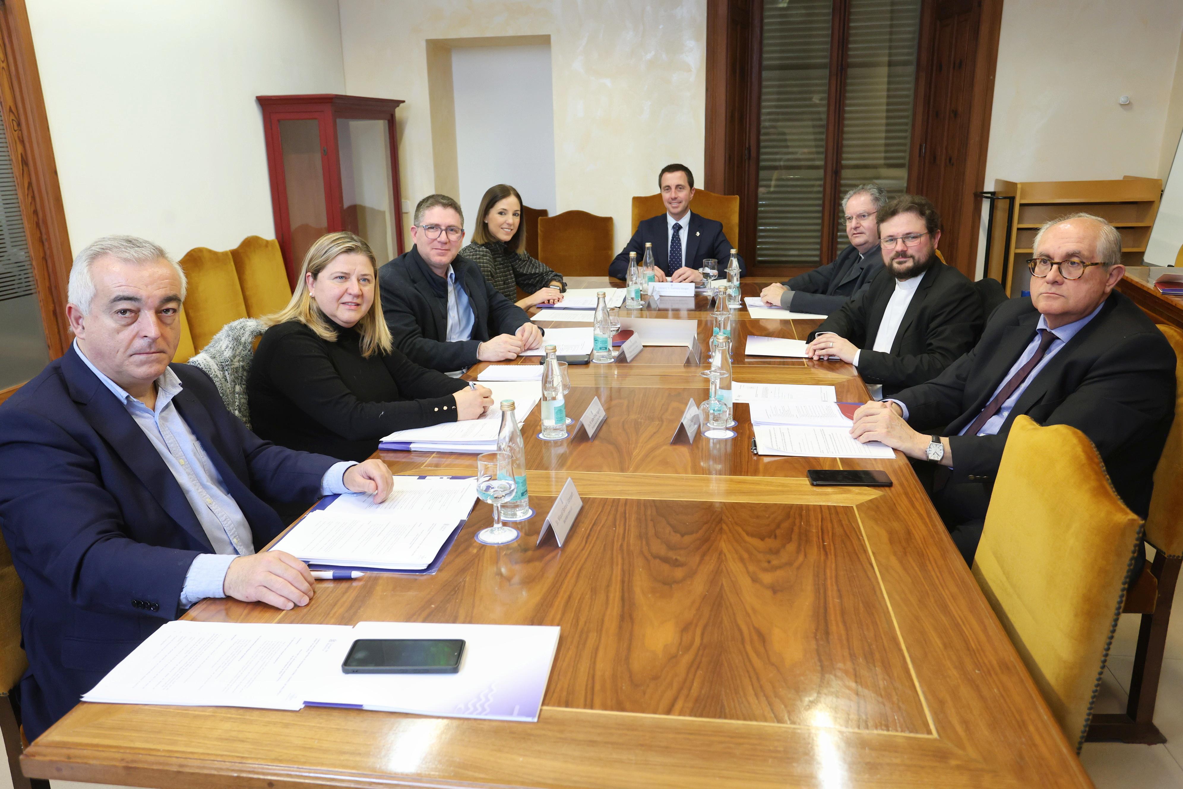 Moment de la reunió entre el Consell de Mallorca i el Bisbat de Mallorca