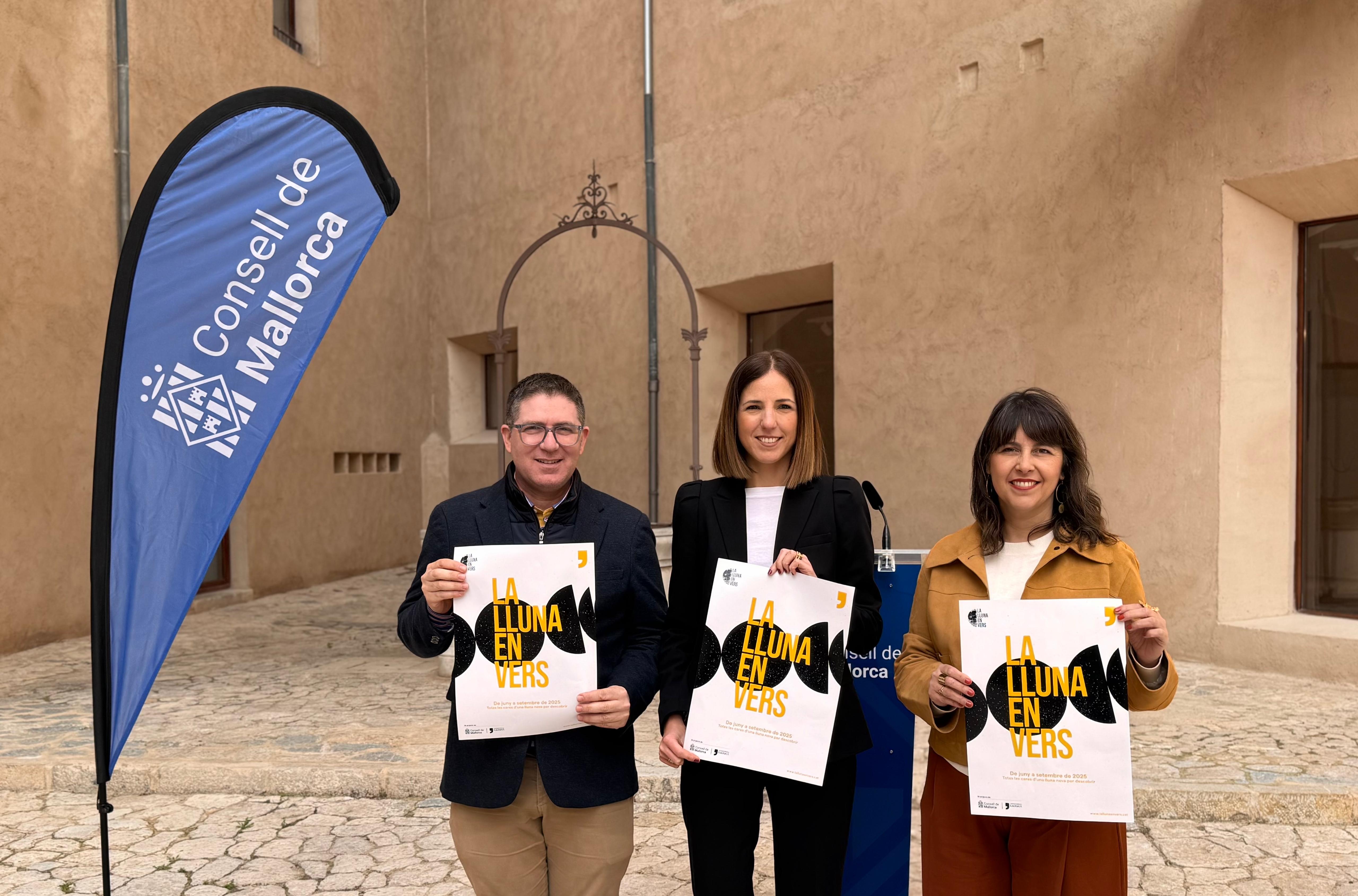 Moment de la presentació de la nova edició de La Lluna en Vers 2025