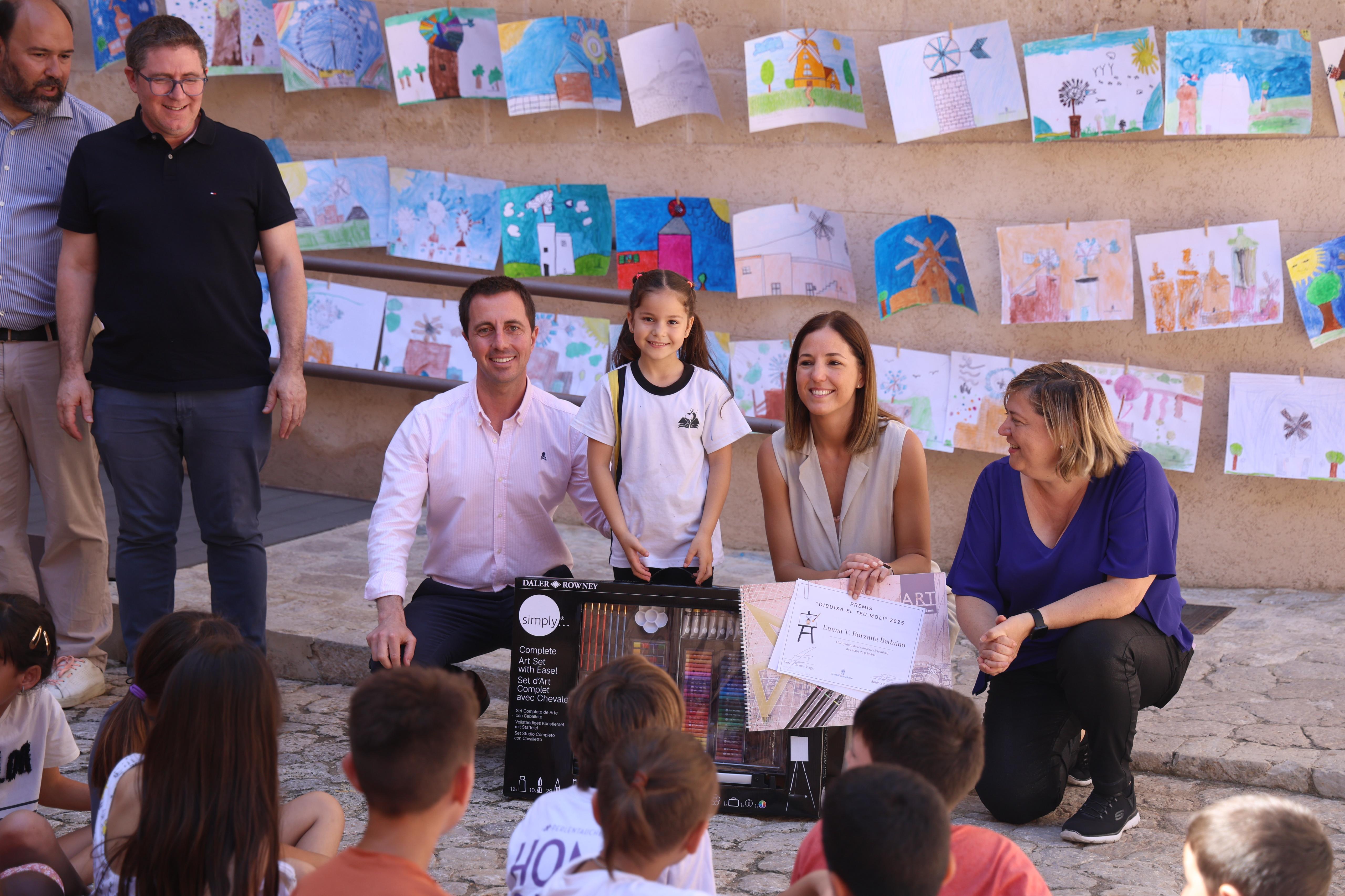 Imatge durant l'acte d'entrega de premis del concurs «Dibuixa el teu molí» a La Misericòrdia