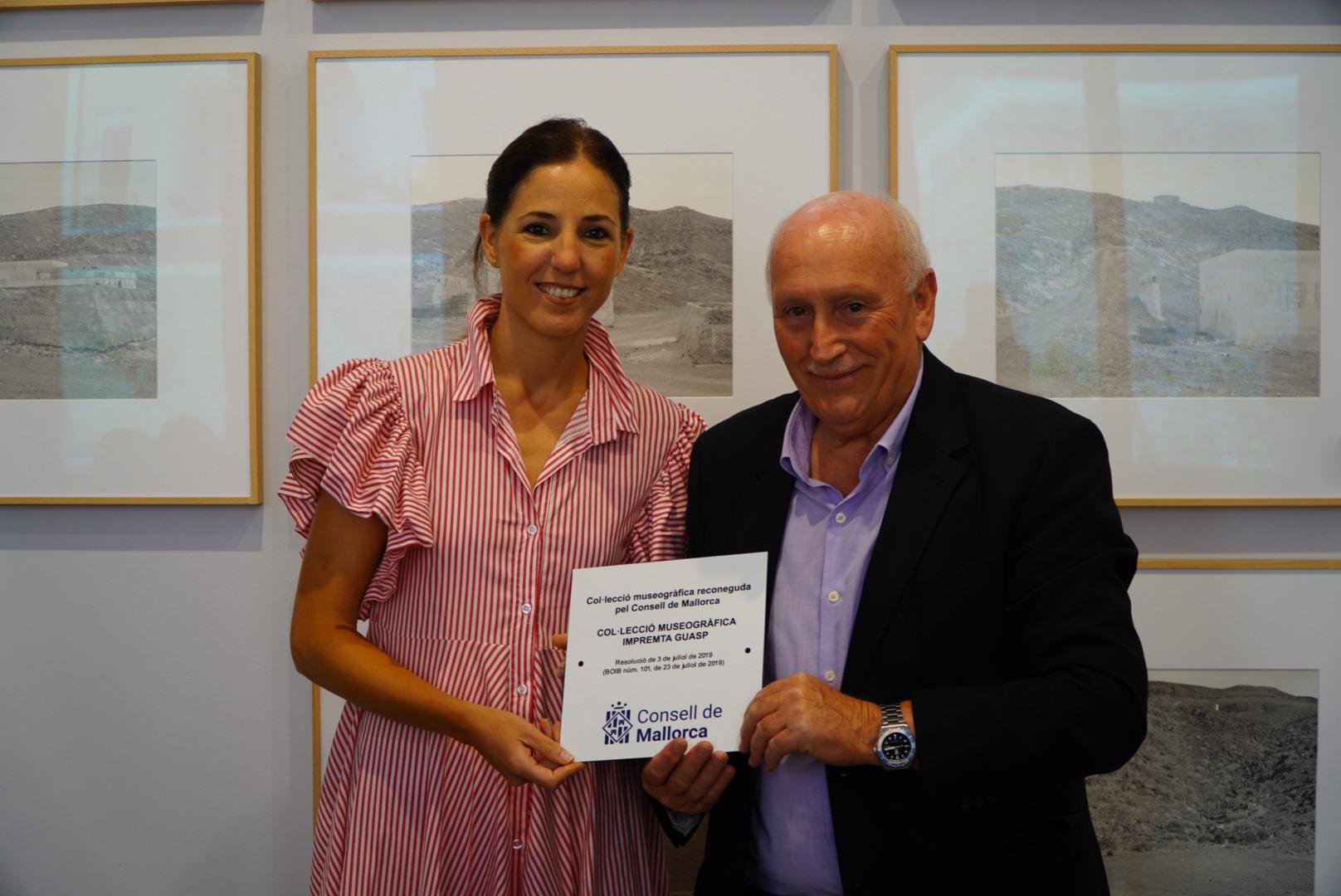 Entrega de plaques acreditatives de museus 