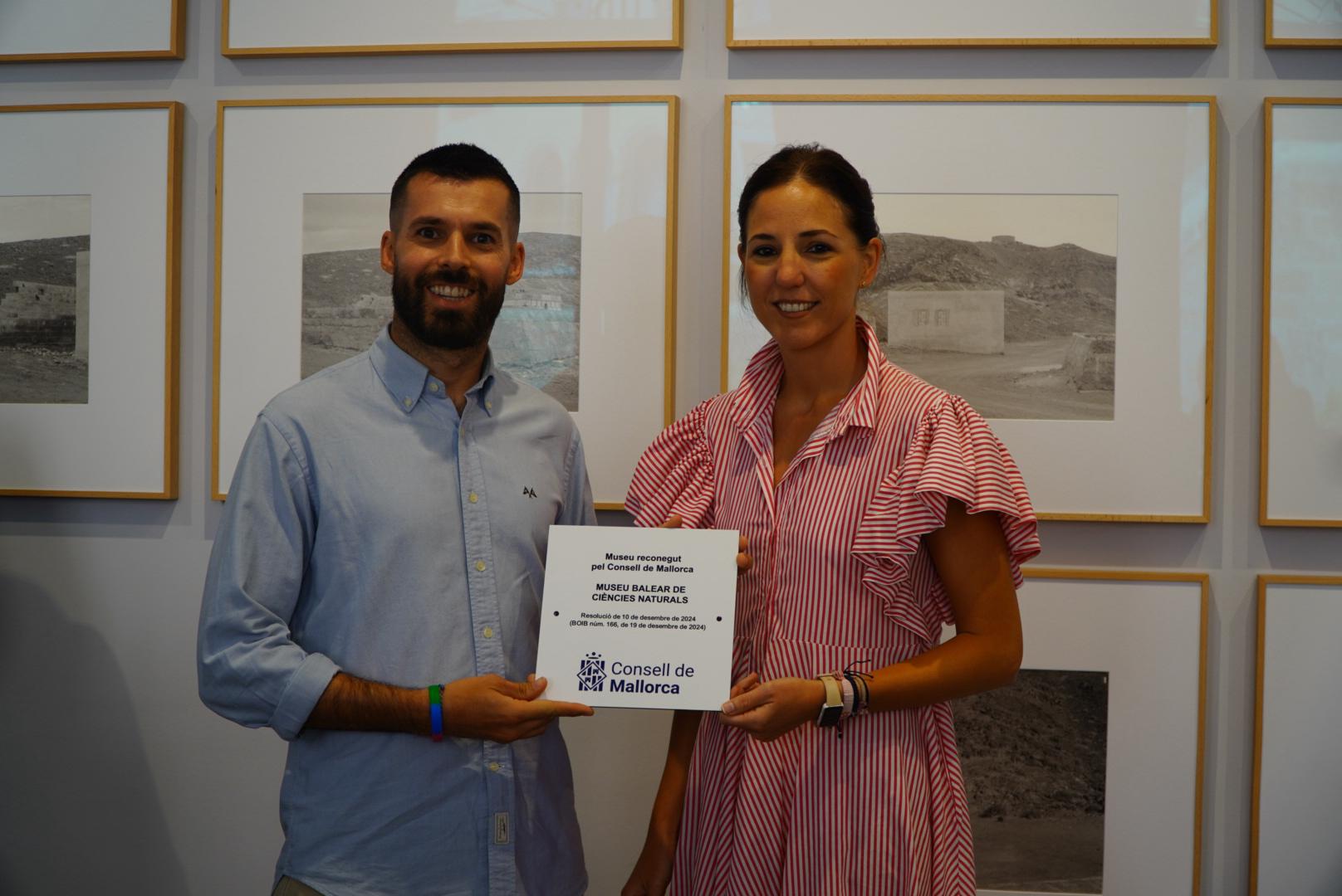 Entrega de plaques acreditatives de museus 