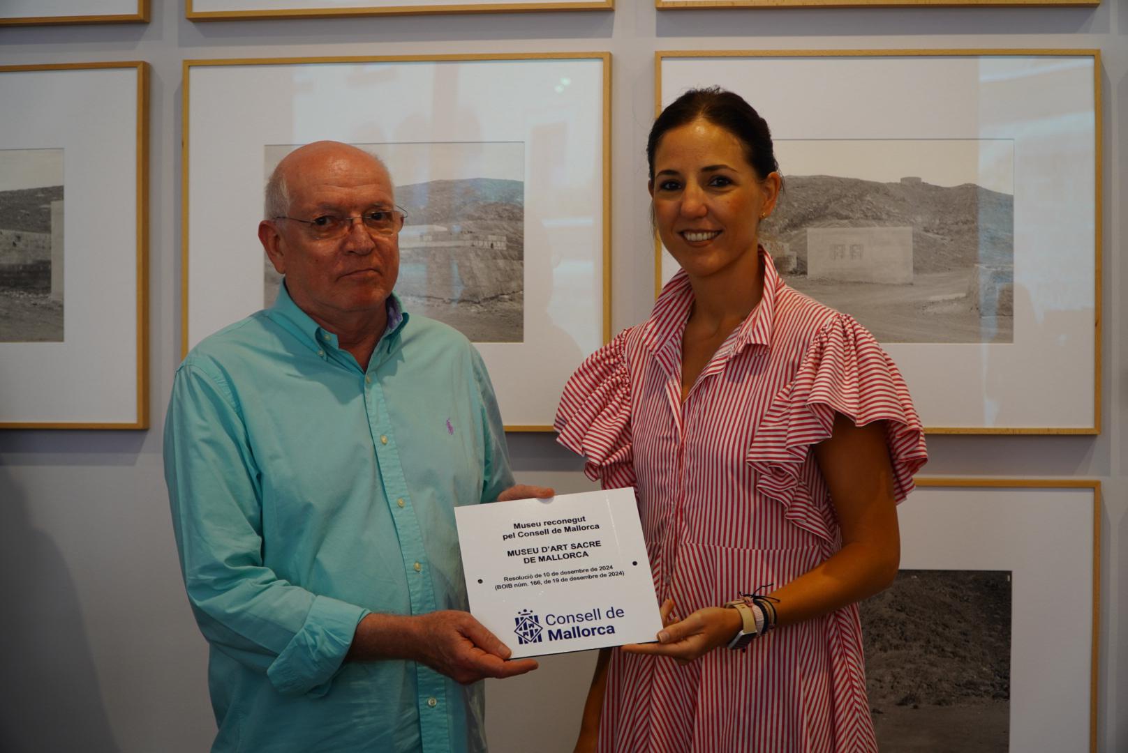 Entrega de plaques acreditatives de museus 