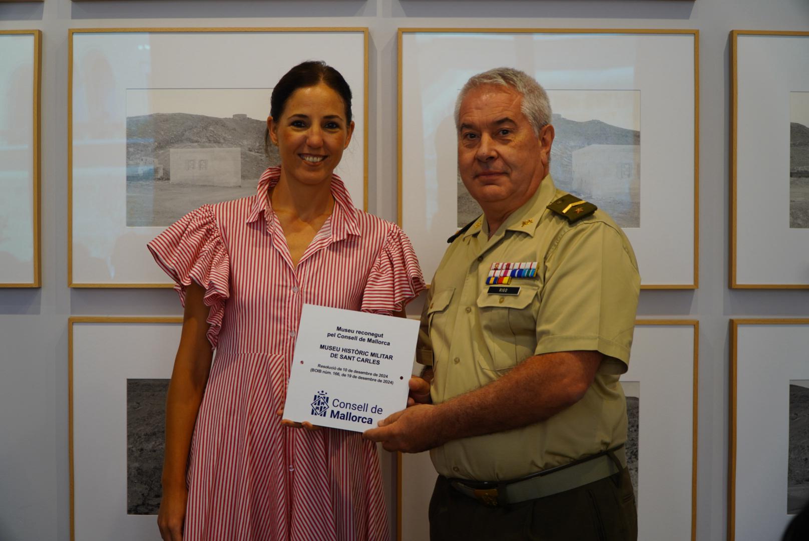 Entrega de plaques acreditatives de museus 