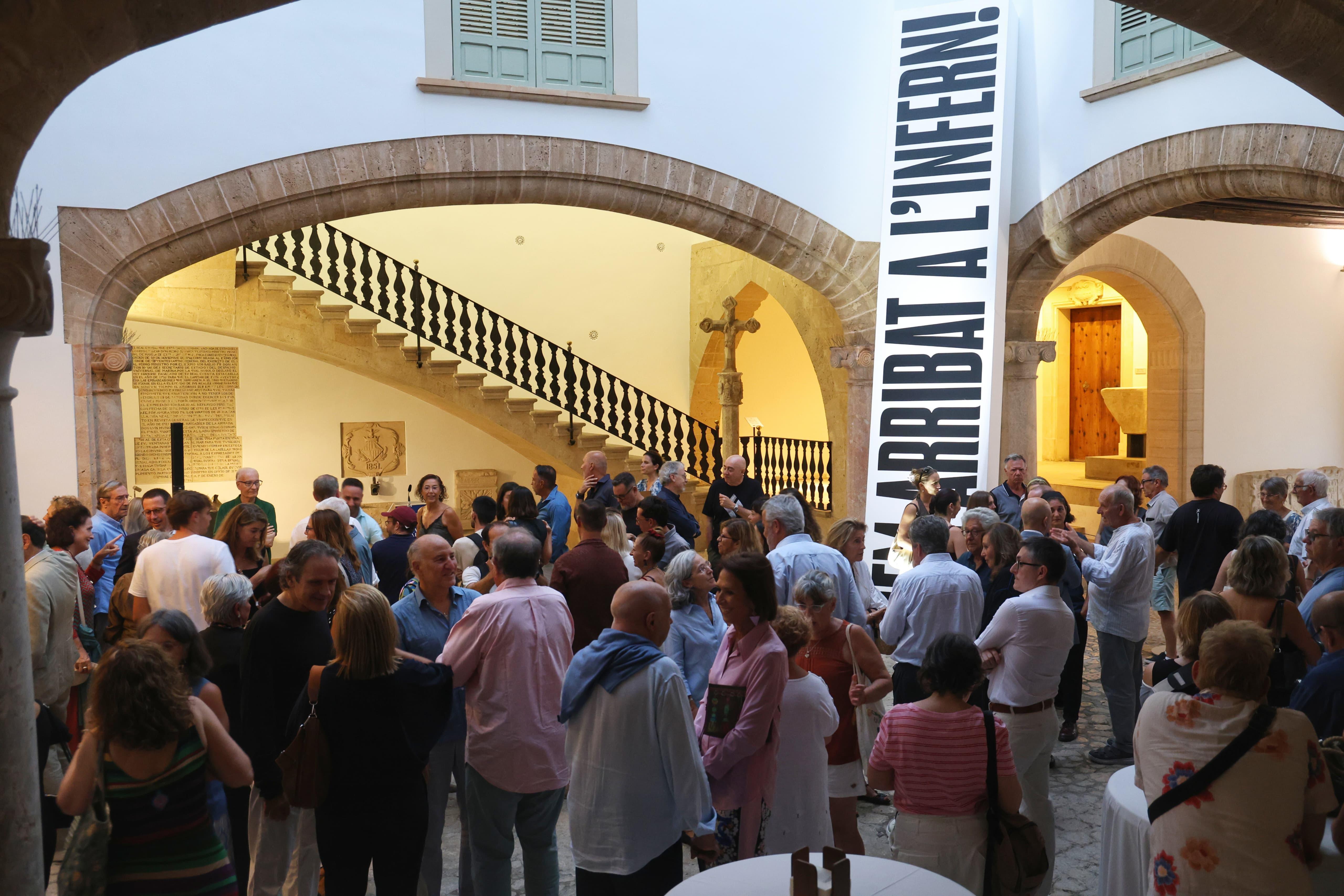 Inauguració de l’exposició «Bernardí Roig. Hem arribat a l’infern!» al Museu de Mallorca