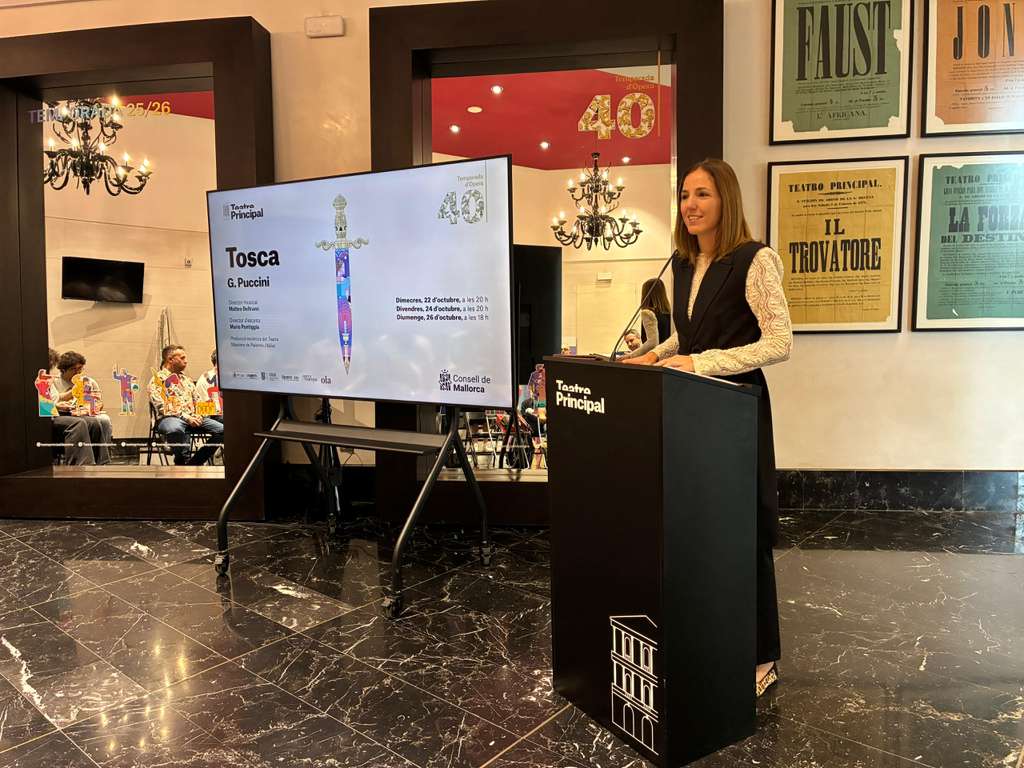 La vicepresidenta del Consell de Mallorca y consejera de Cultura y Patrimonio, Antònia Roca durante la presentación de Tosca en el Teatro Principal de Palma