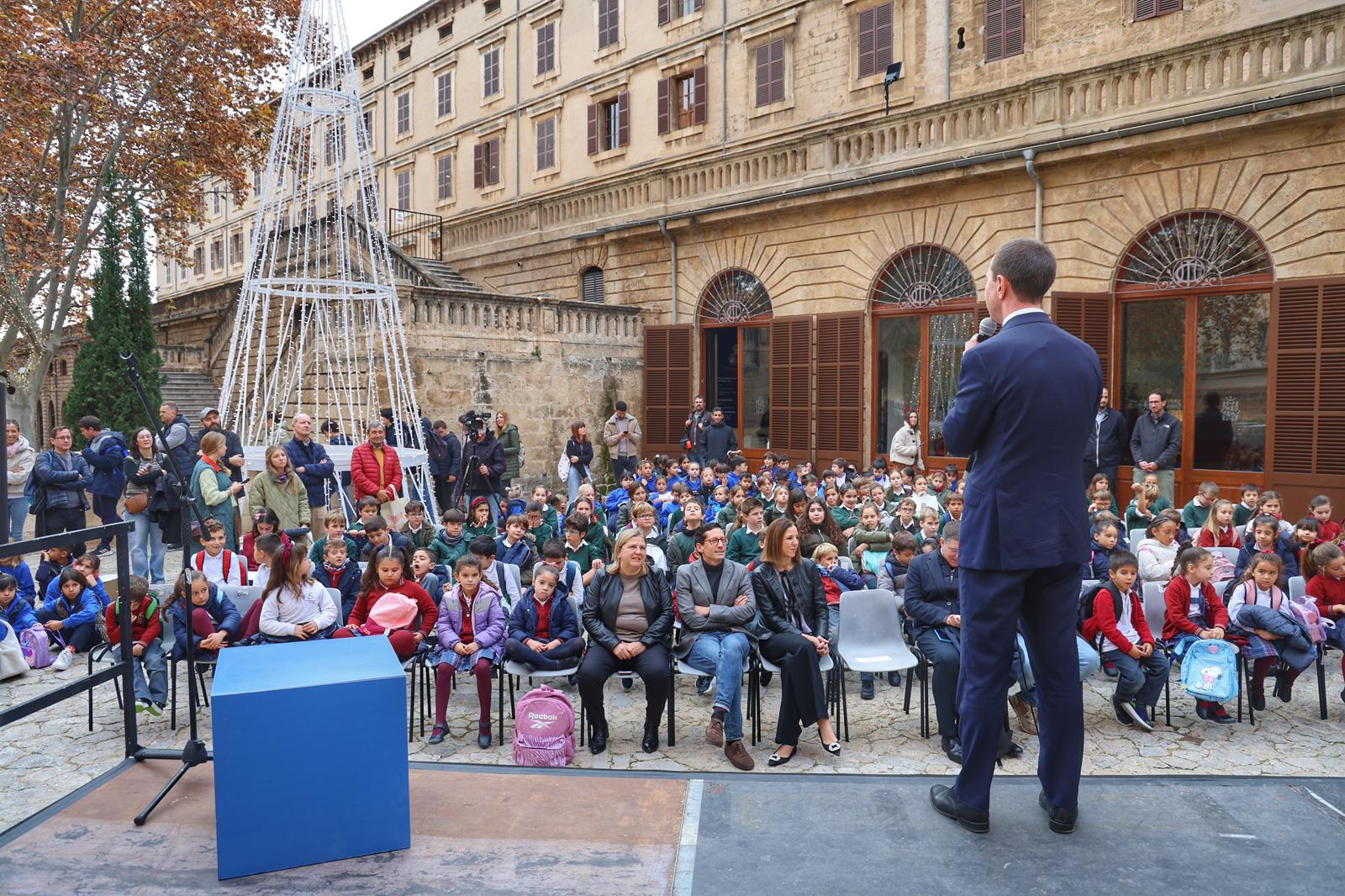 Acto de entrega de los premios del concurso escolar “Dibuja tu postal navideña” en La Misericòrdia