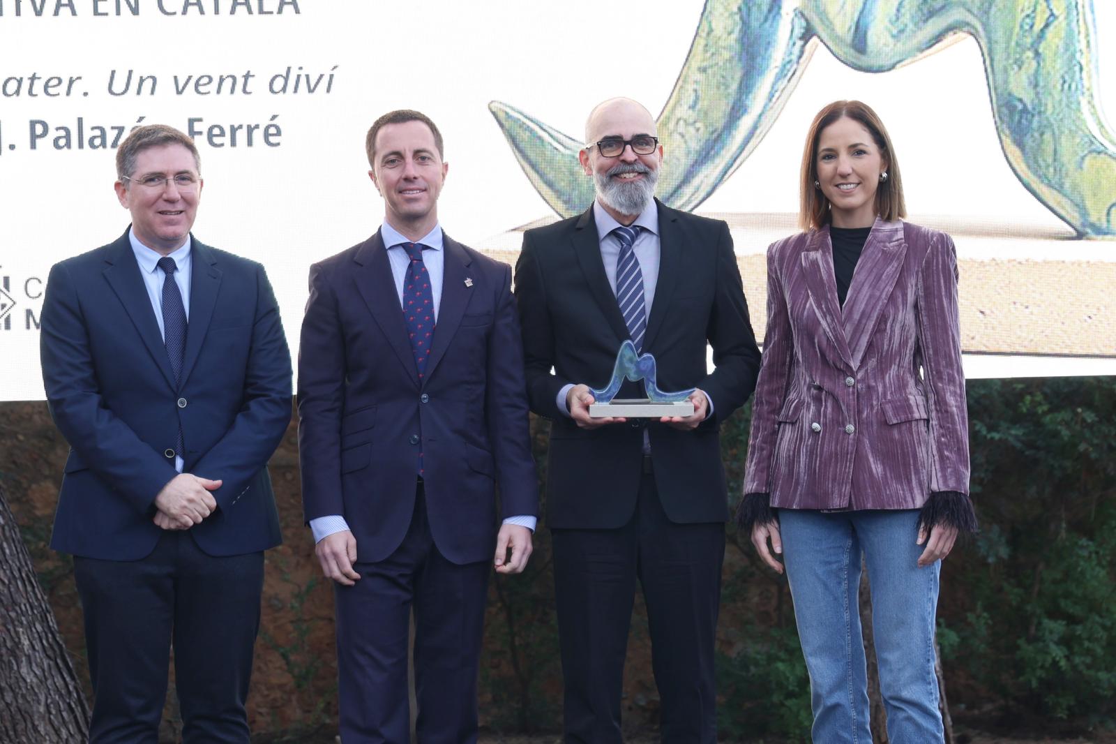 El presidente del Consell de Mallorca, Llorenç Galmés , la vicepresidenta, Antònia Roca y el director insular de Cultura, Guillem Ginard con los galardornados