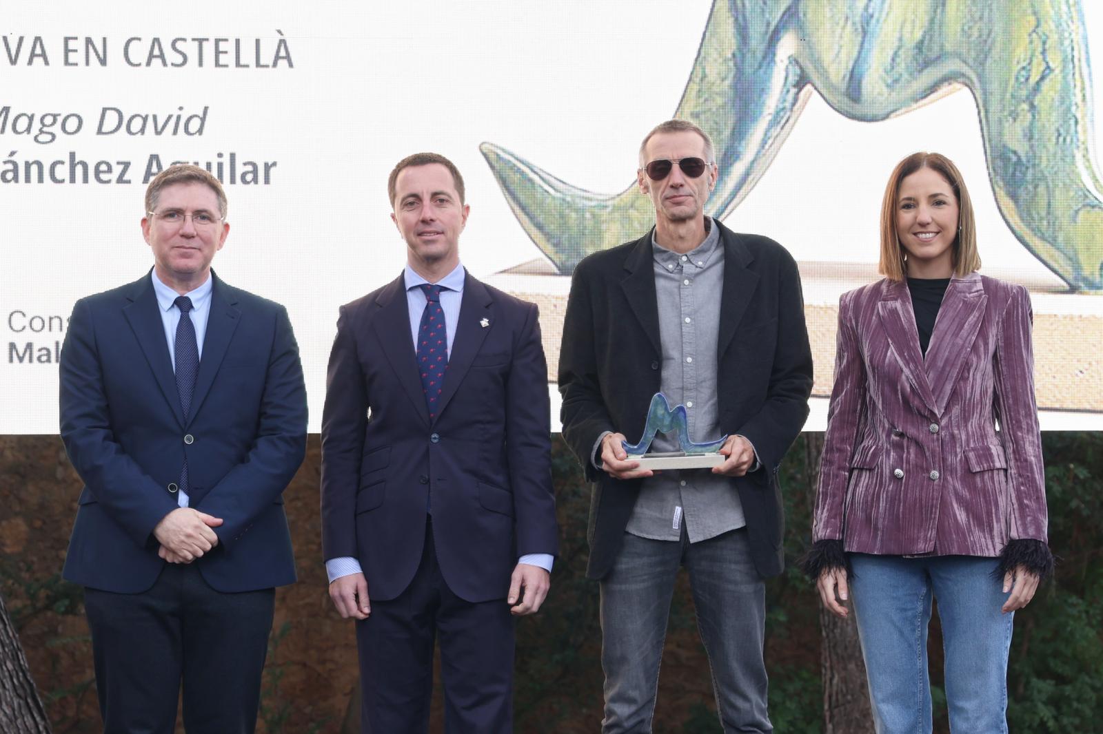 El presidente del Consell de Mallorca, Llorenç Galmés , la vicepresidenta, Antònia Roca y el director insular de Cultura, Guillem Ginard con los galardornados