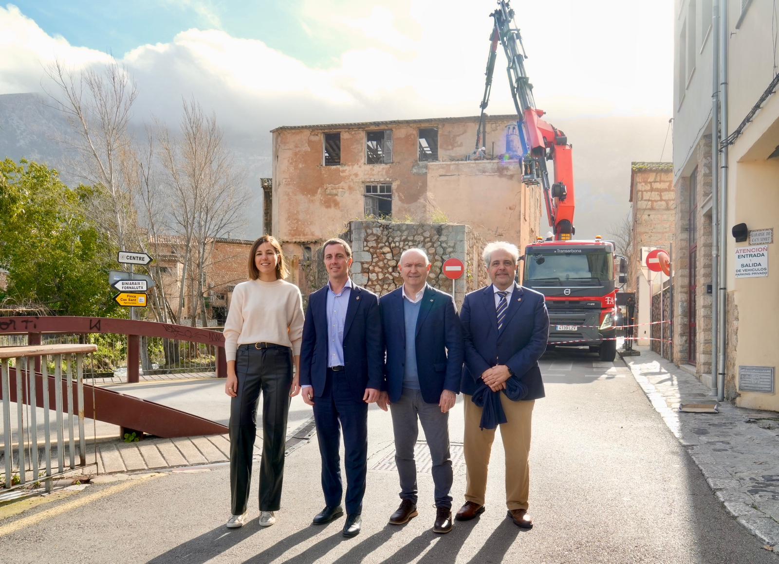 Visita del presidente del Consell de Mallorca, Llorenç Galmés; la vicepresidenta, Antònia Roca y el consejero de Hacienda y Función Pública, Rafel Bosch a Sa Fàbrica Nova de Sóller