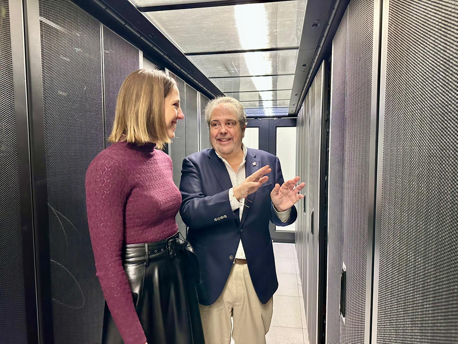 La vicepresidenta y consejera de Cultura y Patrimonio, Antònia Roca y el consejero de Hacienda, Innovación y Función Pública, Rafel Bosch.