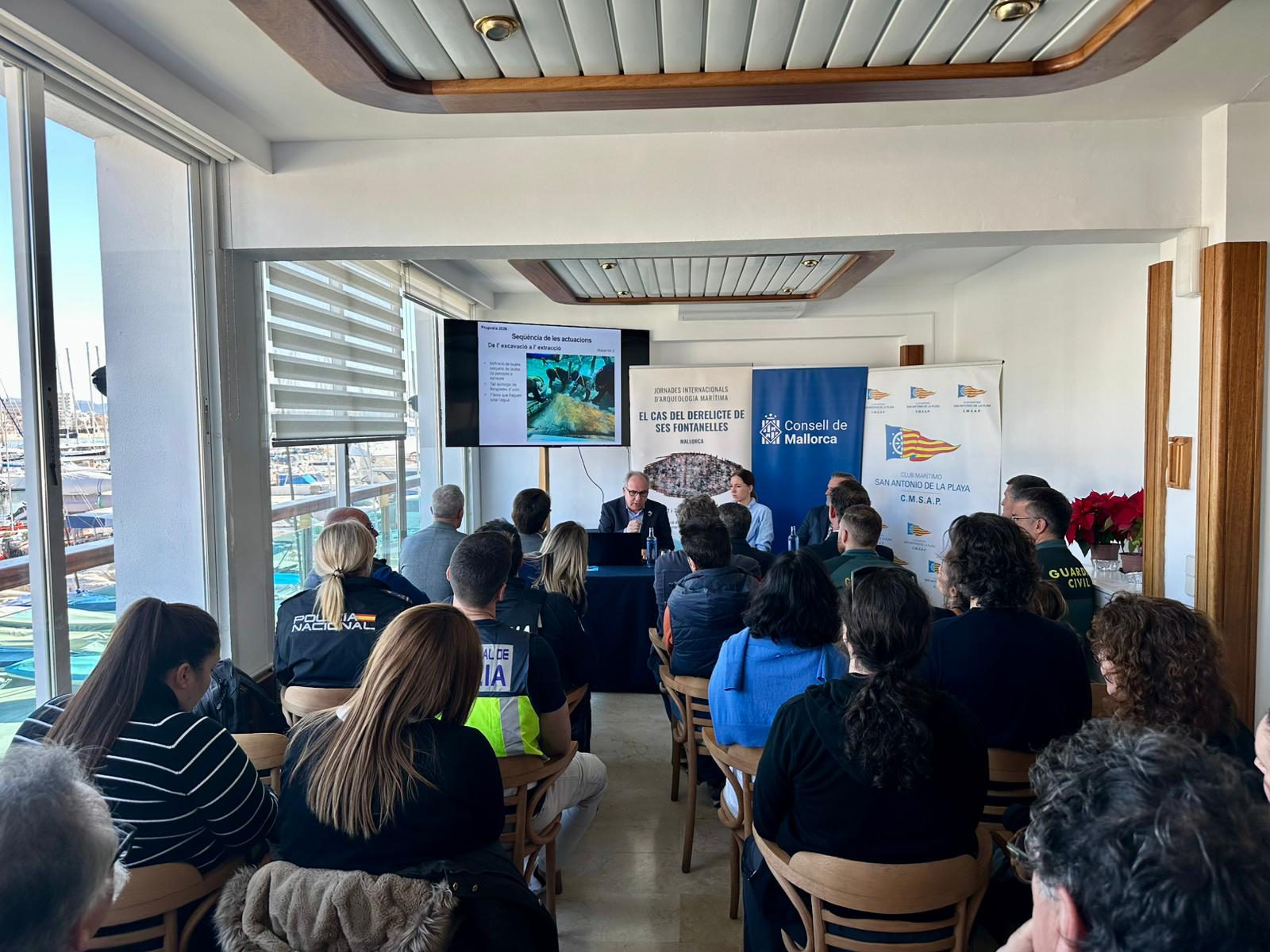 Reunión para informar sobre el inicio de los trabajos de la extracción del pecio de ses Fontanelles.