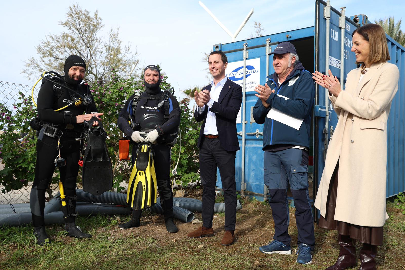 Inici de l'operatiu de l'extracció del derelicte de ses Fontanelles.