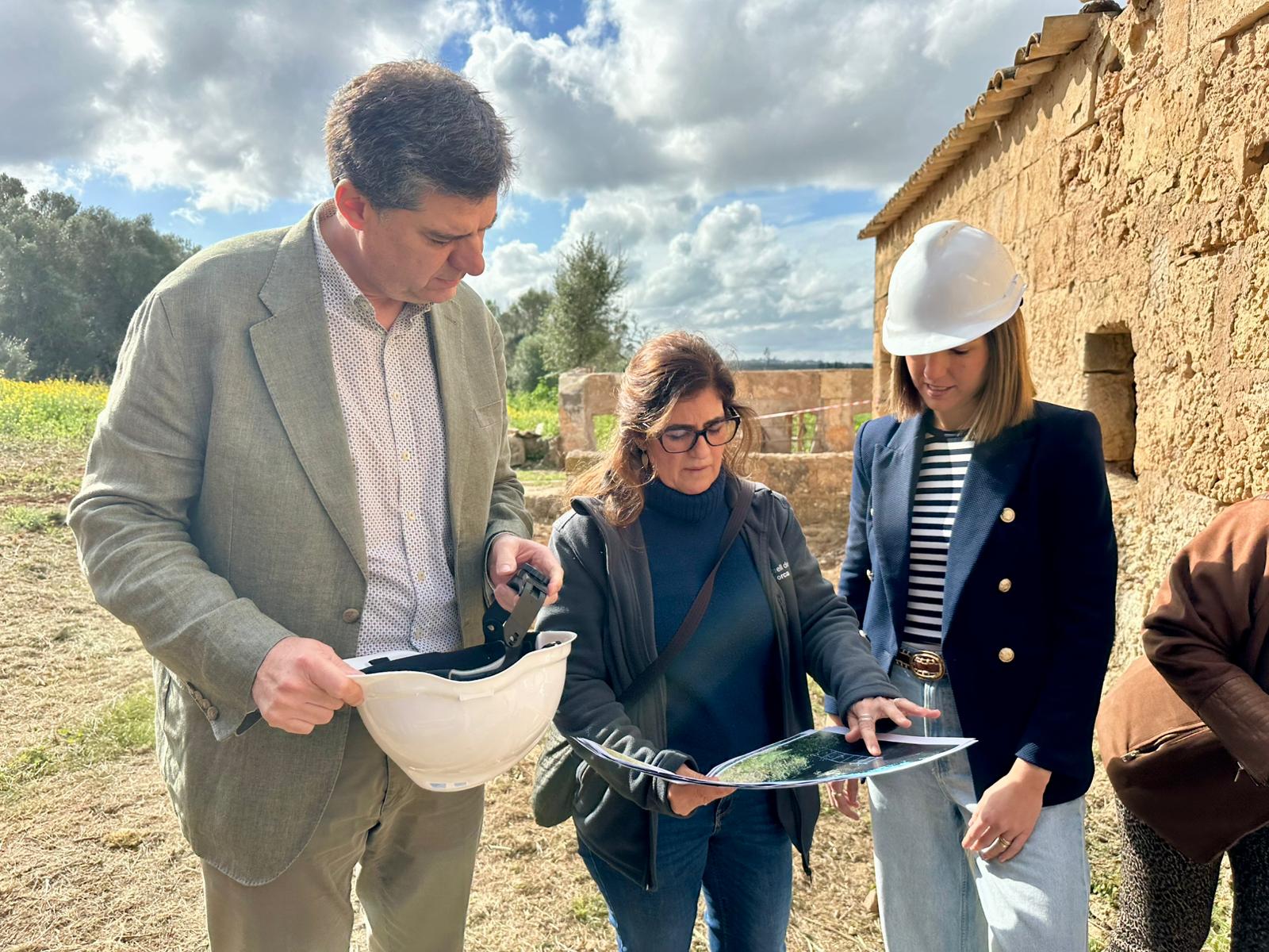 Visita al primer molí dels 11 projectes beneficiaris de la convocatòria d’ajuts del Consell de Mallorca als molins del Pla de Sant Jordi de 2024.