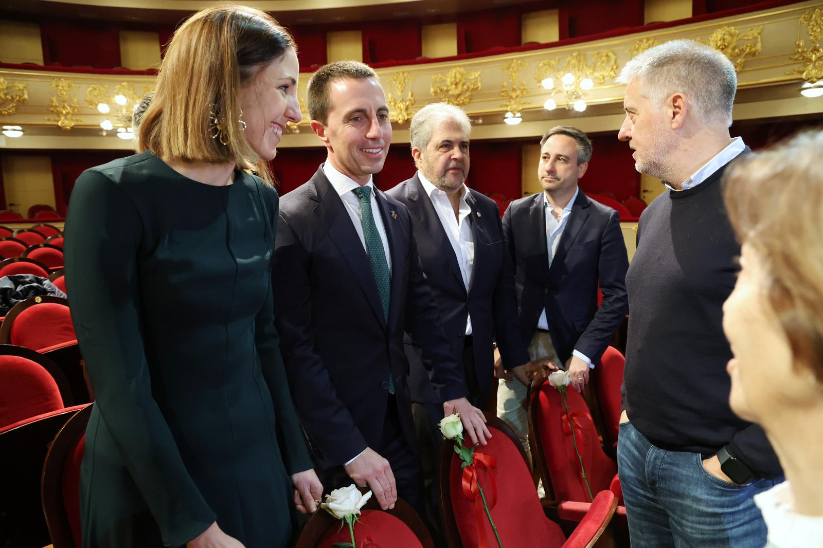 Acto de homenaje a catorce personalidades emblemáticas del mundo teatral y musical de Mallorca en el Teatro Principal de Palma.