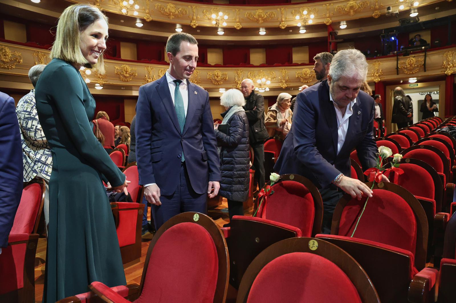 Acto de homenaje a catorce personalidades emblemáticas del mundo teatral y musical de Mallorca en el Teatro Principal de Palma.
