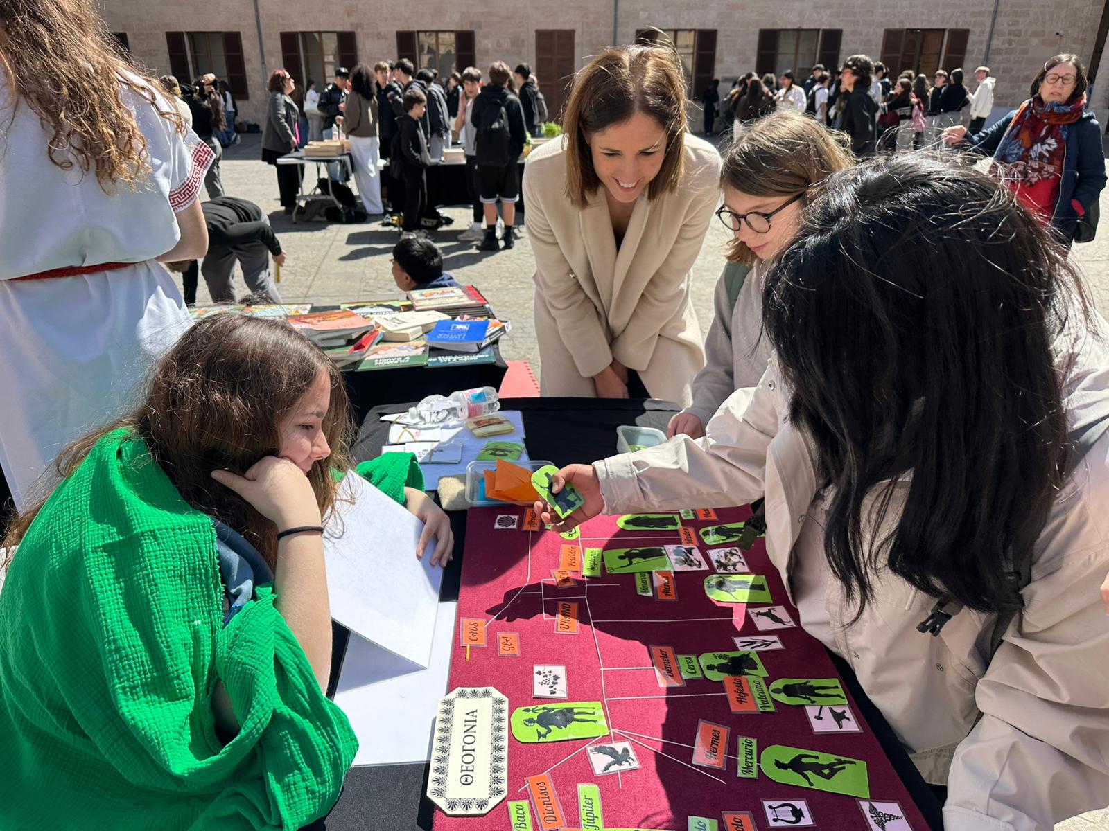 La vicepresidenta y consejera de Cultura y Patrimonio, Antònia Roca en el Festival de Cultura Clásica Maremagnum.