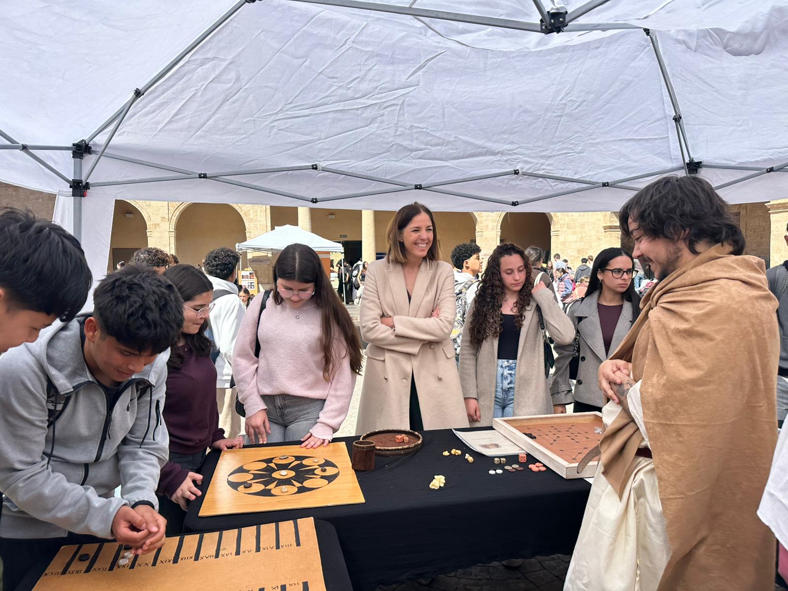 La vicepresidenta y consejera de Cultura y Patrimonio, Antònia Roca en el Festival de Cultura Clásica Maremagnum.