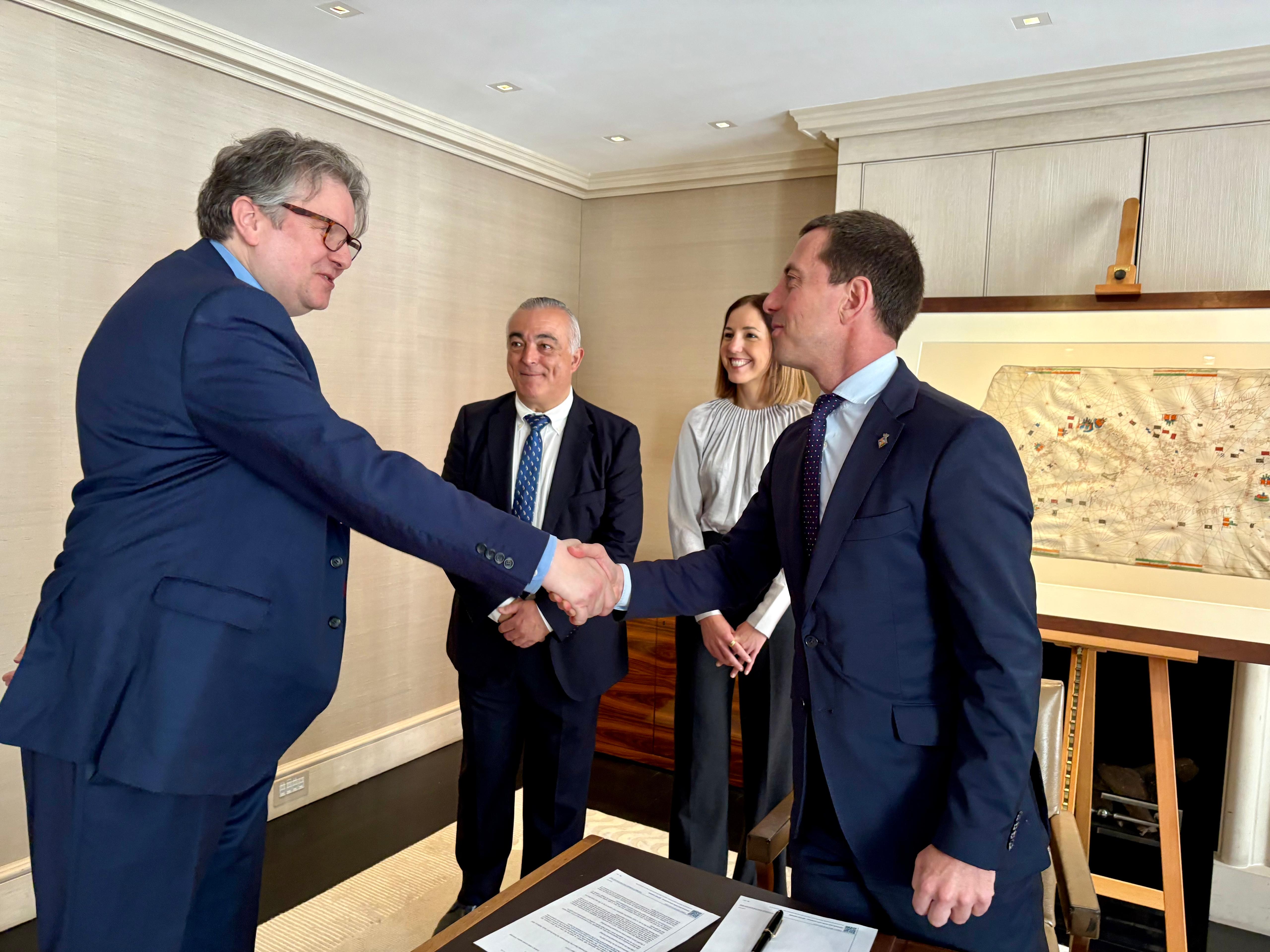 Acte d'adquisició de la carta portolana de Pere Rossell a Sotheby’s, Londres.