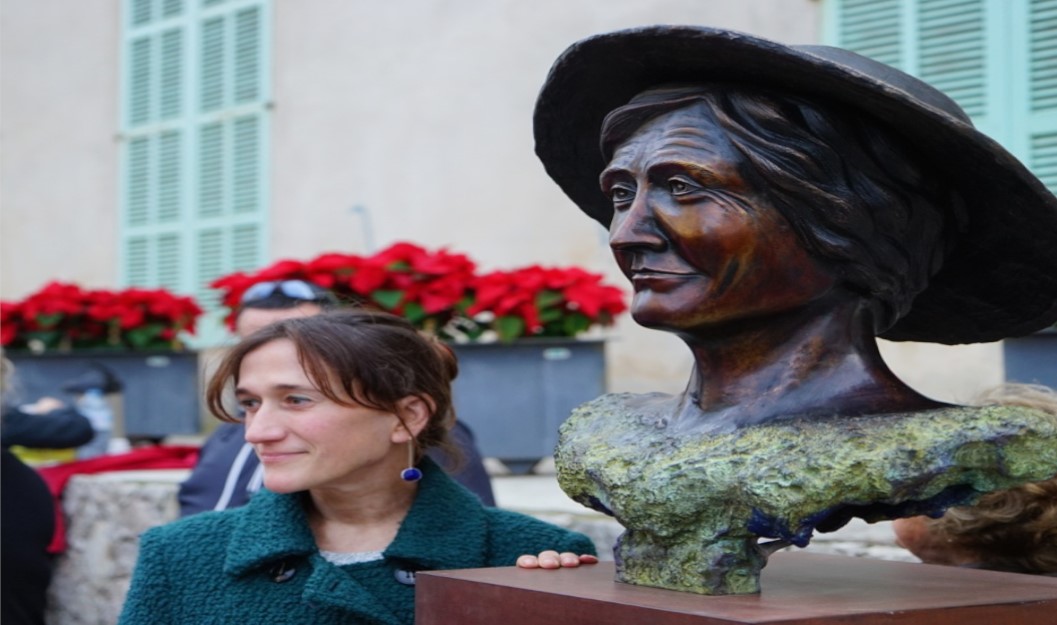Escultura Dorothe Bate